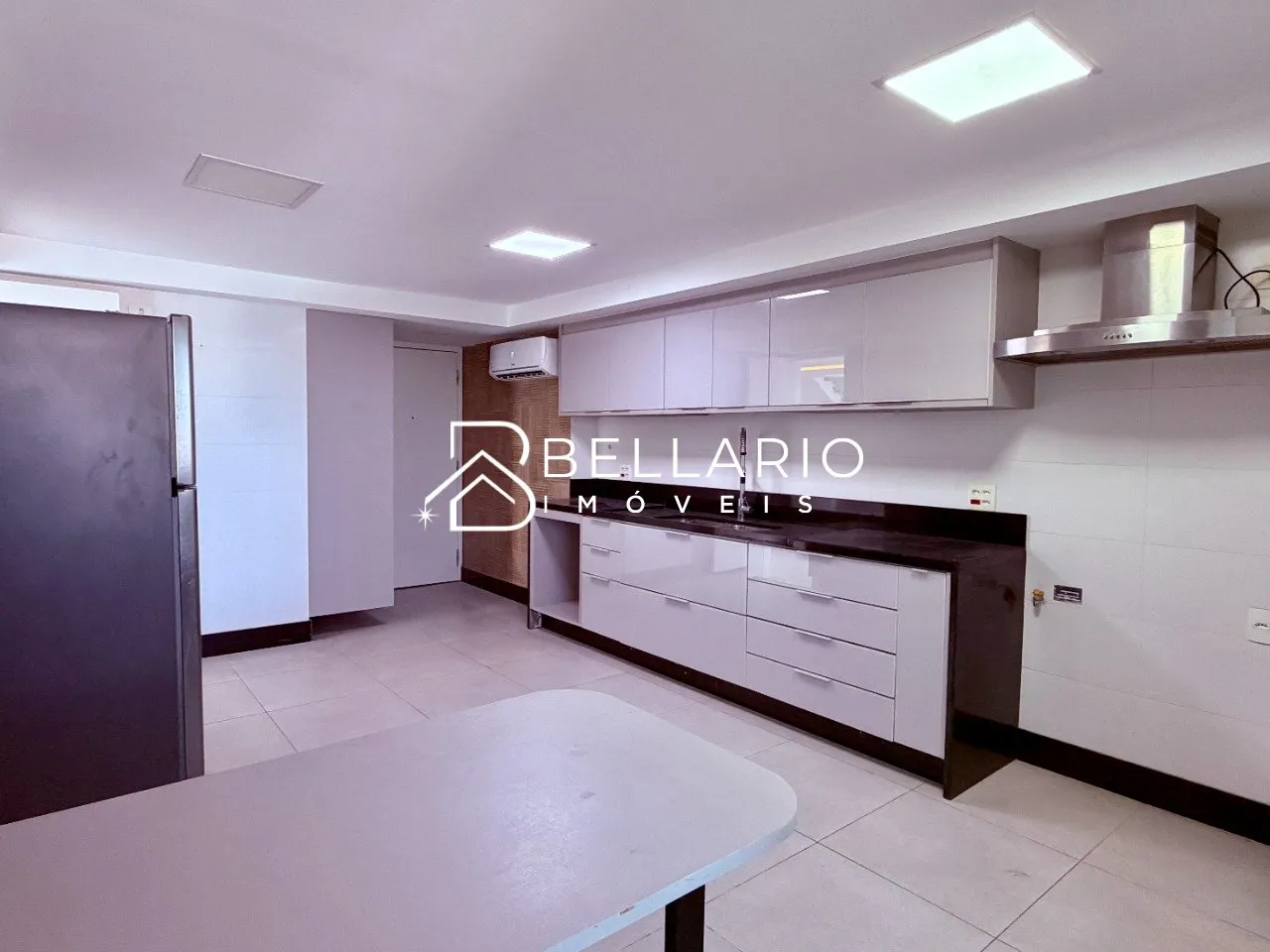 Unfurnished apartment with 3 bedrooms and 4 bathrooms — photo 18