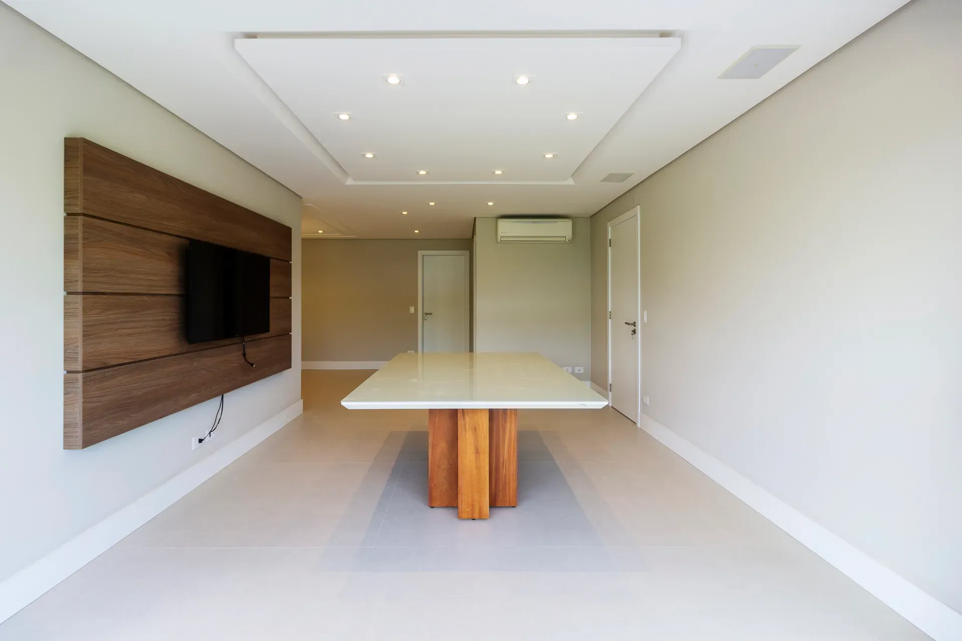 Unfurnished 4-bedroom apartment with 5 bathrooms — photo 29