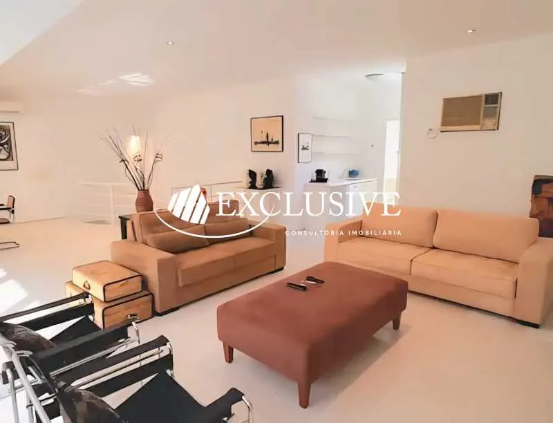 Duplex penthouse with an open kitchen and 2 bedrooms — photo 13