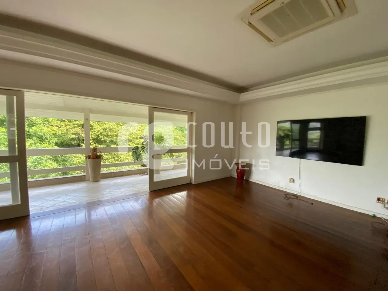 Apartment with 5 bedrooms and a balcony, 4 bathrooms — photo 15