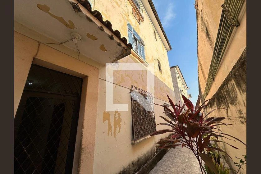 Apartamento com piso de madeira ou laminado, Pilares — photo 17