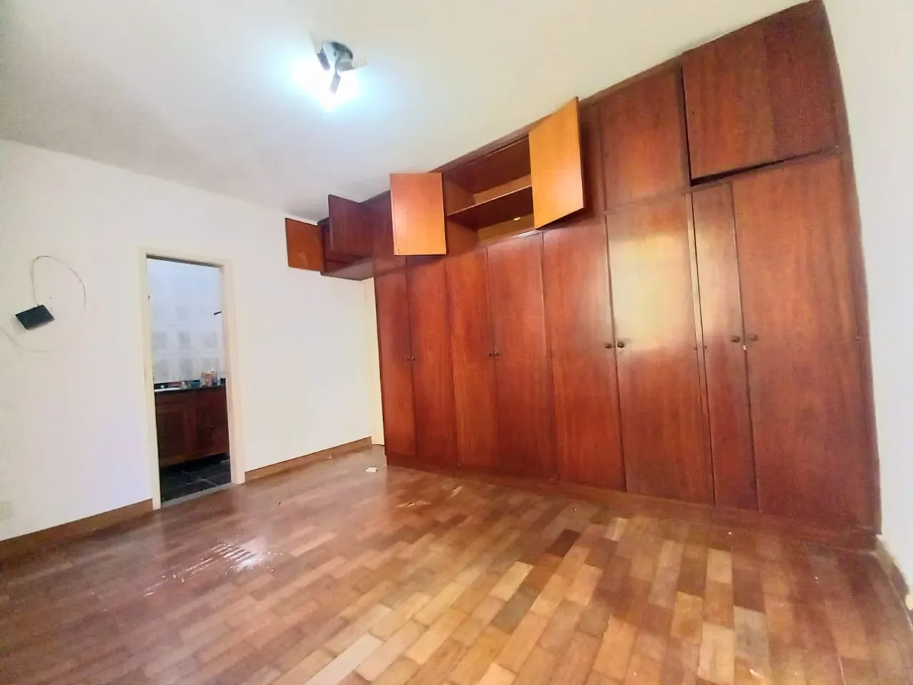 House with 2 bedrooms and 5 bathrooms plus 2 parking spots — photo 3
