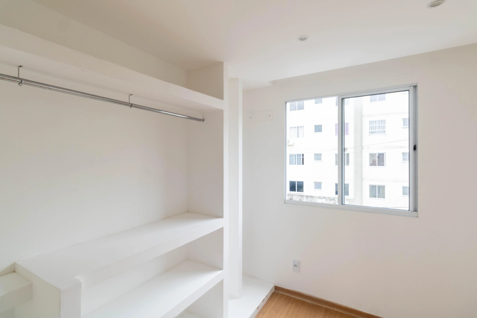 Walk-in closet in a 2-bedroom apartment, 43 m² — photo 15