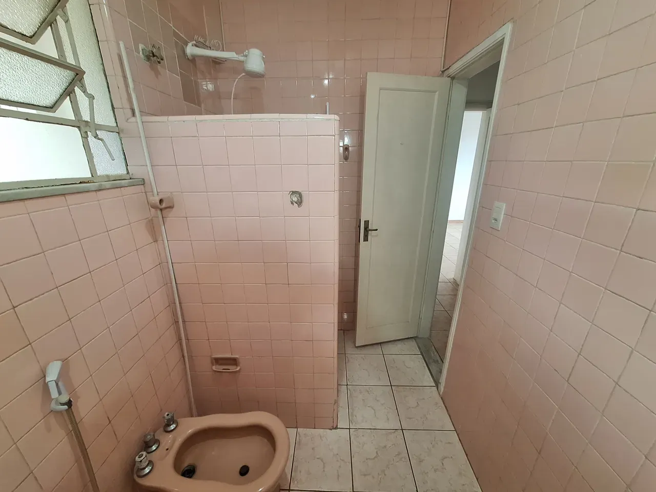 Unfurnished rental apartment with 2 bedrooms and 2 baths — photo 33