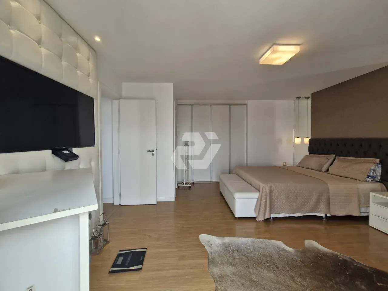 Furnished 4-bedroom apartment with 4 bathrooms — photo 6