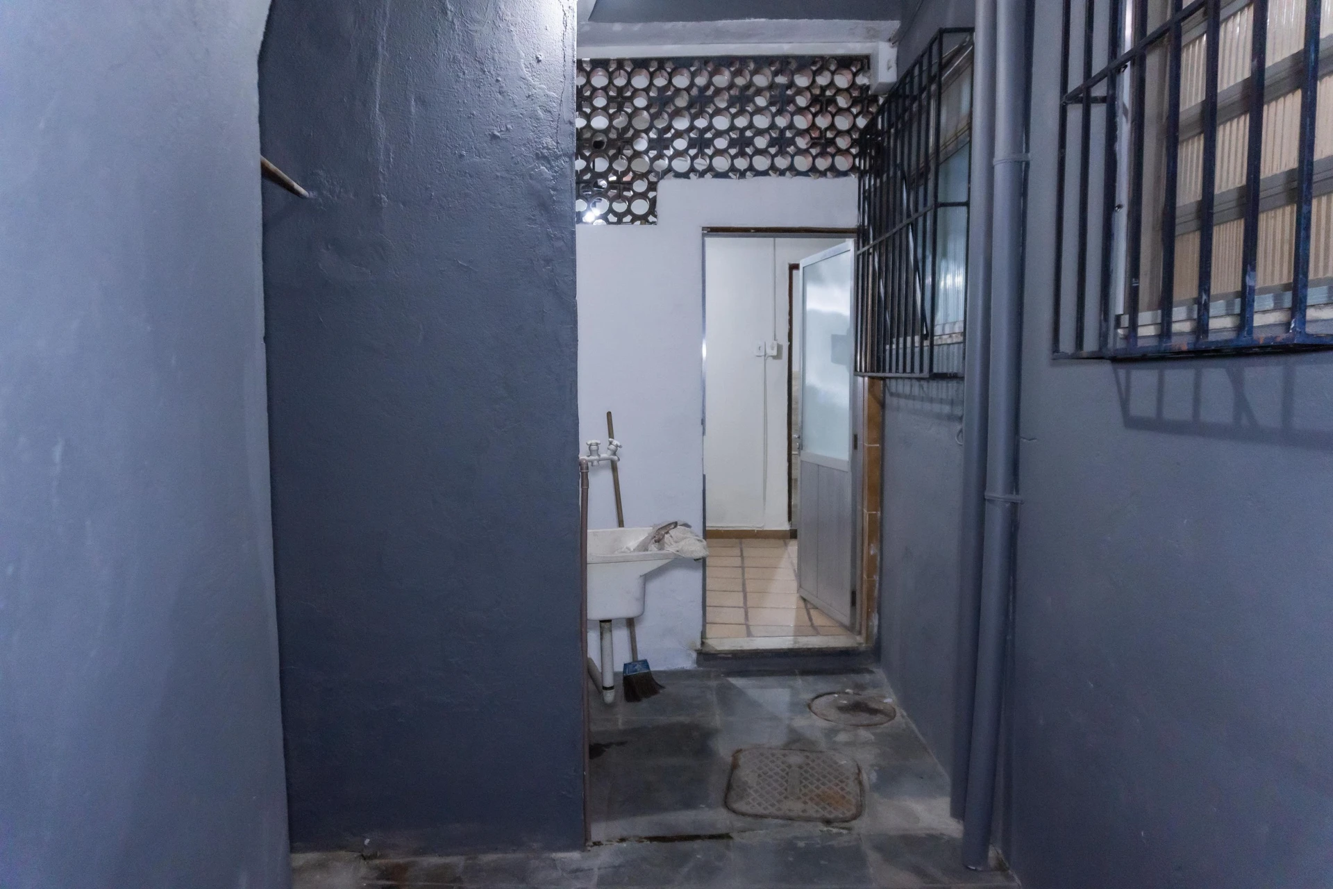 House with 1 bedroom and a separate kitchen — photo 6