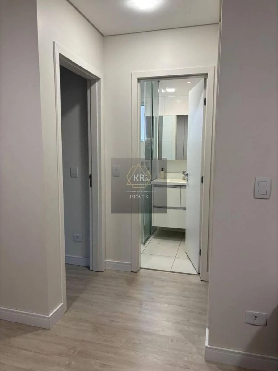 Glass-enclosed balcony in a 2-bedroom apartment, 60 m² — photo 33