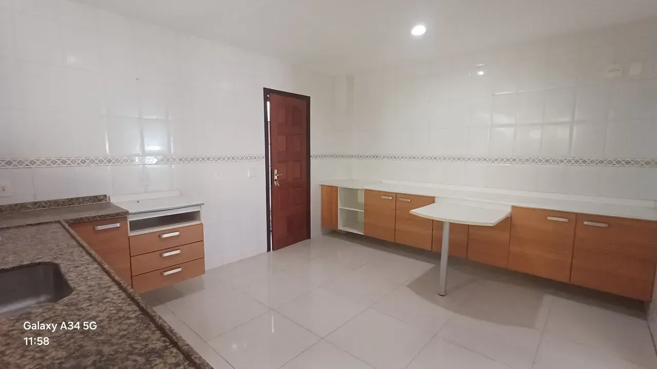 House with 3 bedrooms and 4 bathrooms, 2 parking spots — photo 7