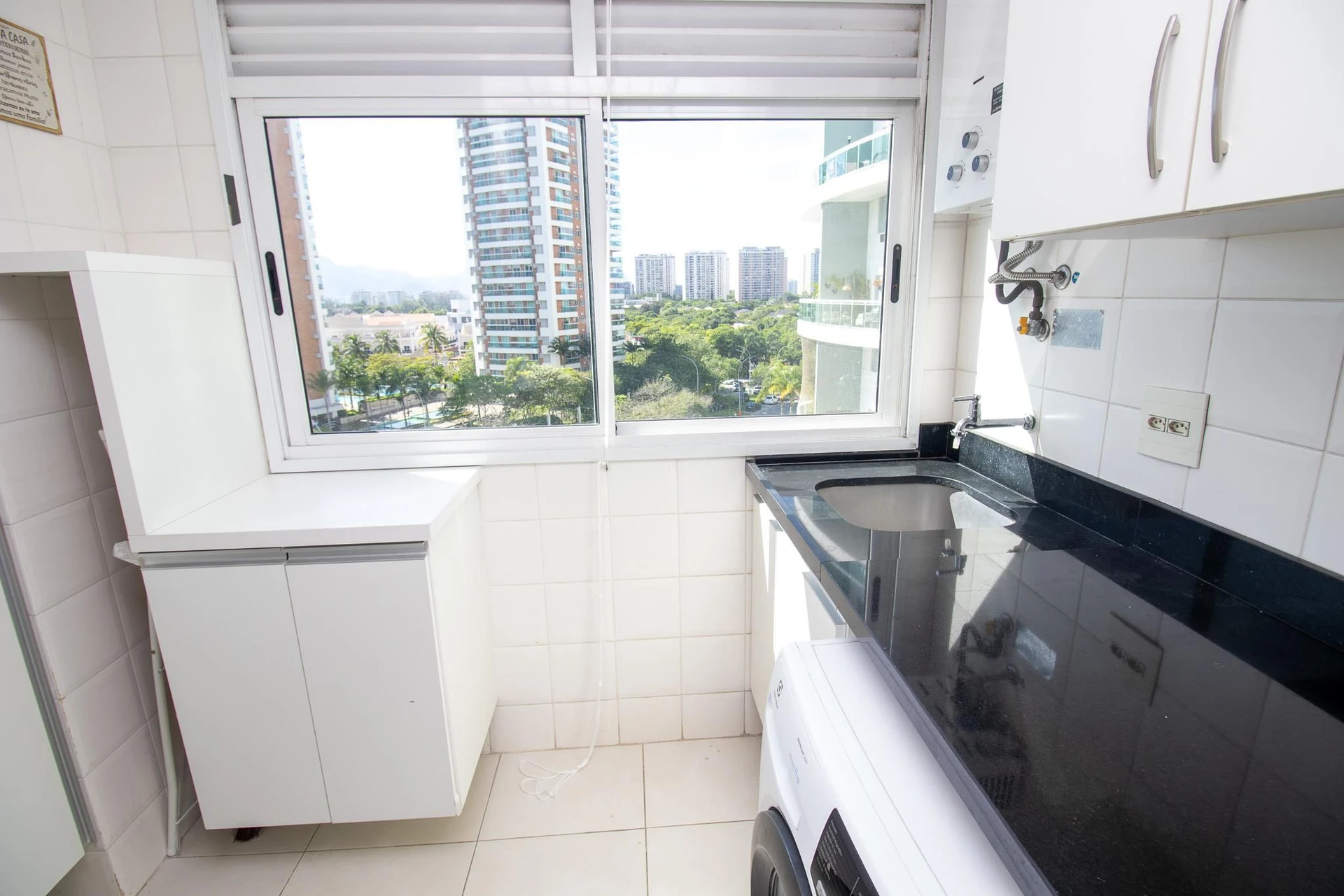 3-bedroom apartment with a glass-enclosed balcony — photo 23
