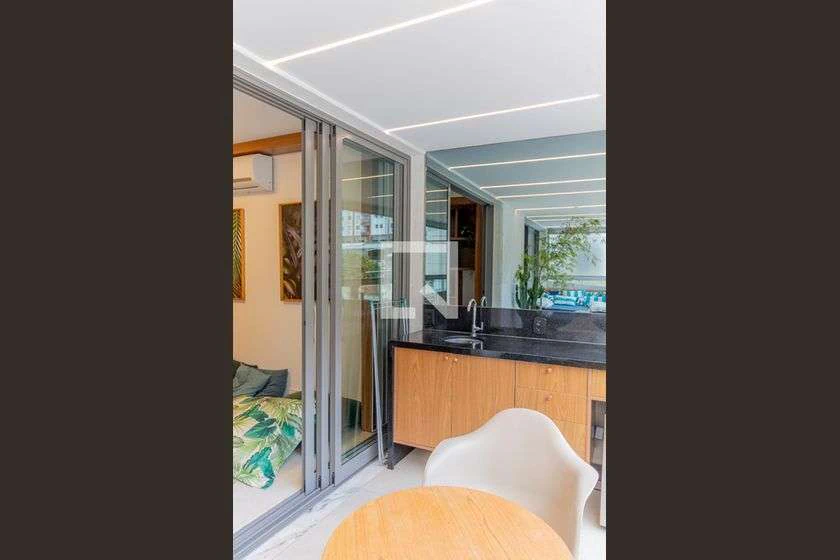 110 m² apartment with enclosed balcony and 3 bedrooms — photo 17