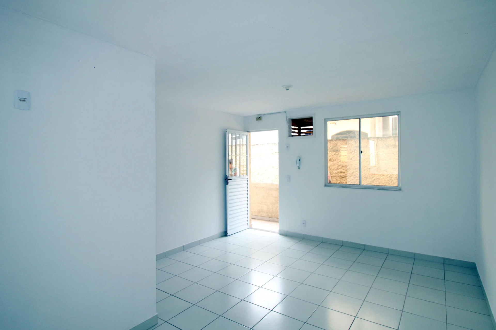 Unfurnished studio with 1 bedroom and 1 total bathroom — photo 8