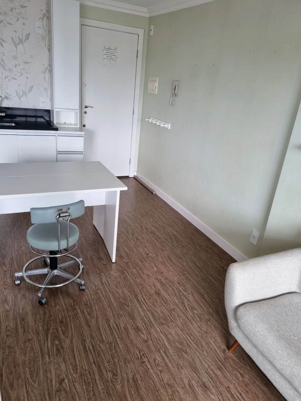 Furnished studio apartment with 1 bedroom and 1 bathroom — photo 9