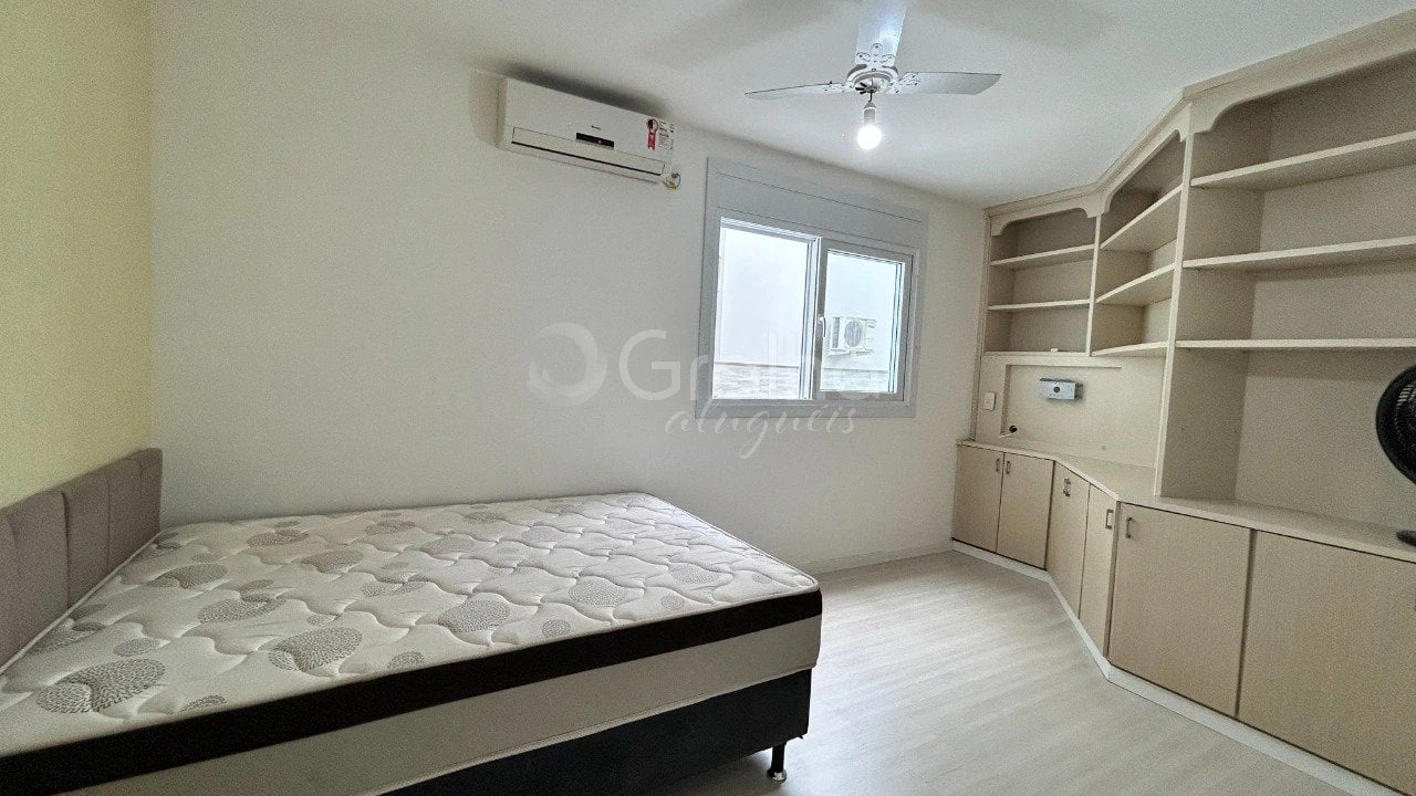 2-bedroom apartment with a home office