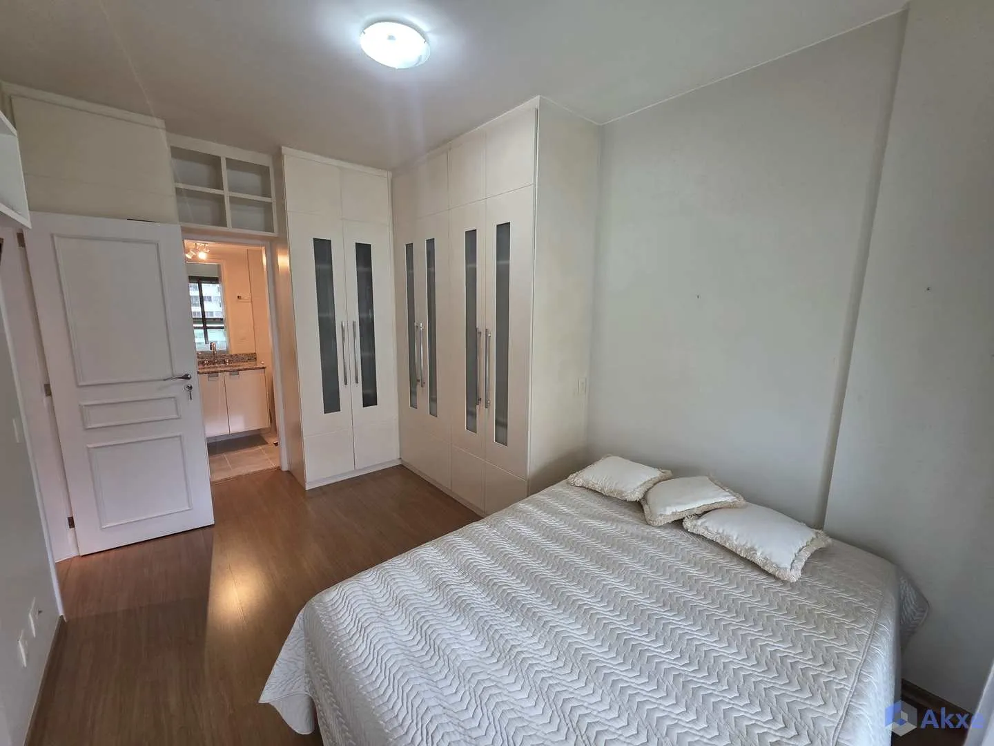 2-bedroom apartment with an enclosed glass balcony — photo 25