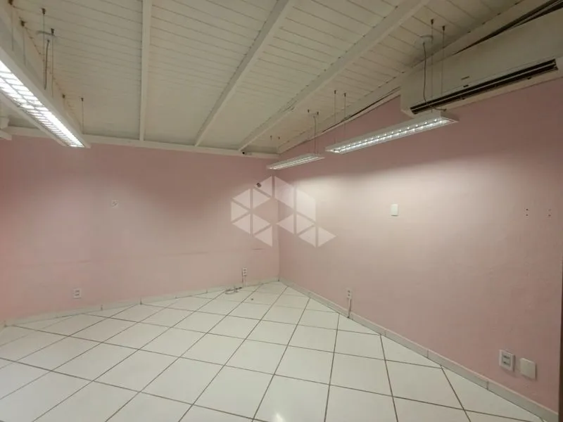 80 m² studio with balcony and air conditioning — photo 12