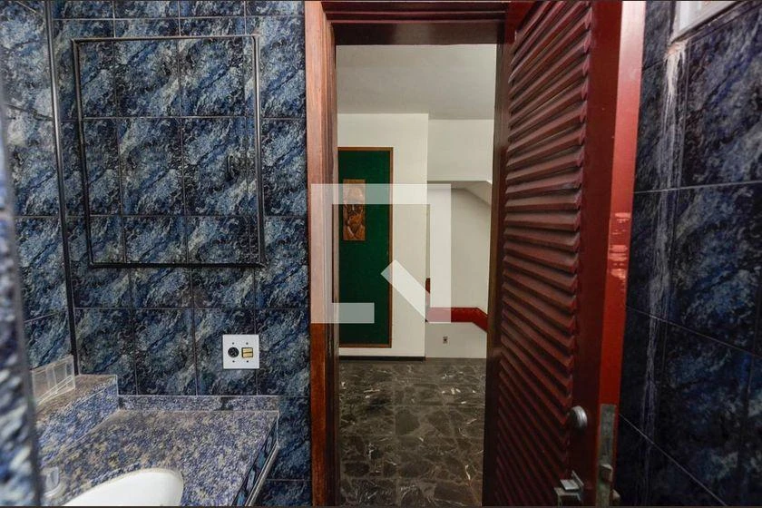 1000 m² house with 6 bedrooms and 1 en-suite — photo 38