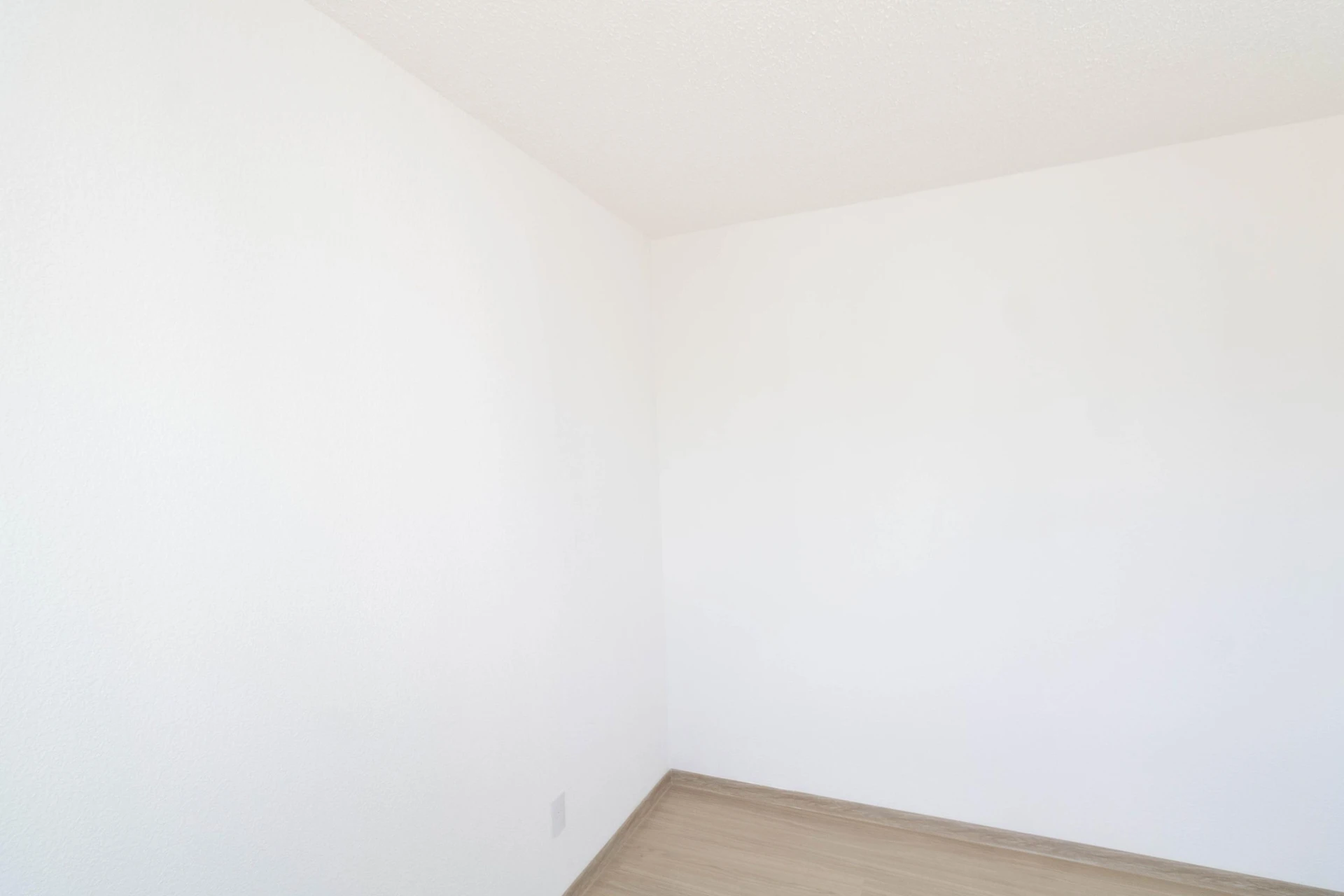 2-bedroom apartment in a building with a gym — photo 30