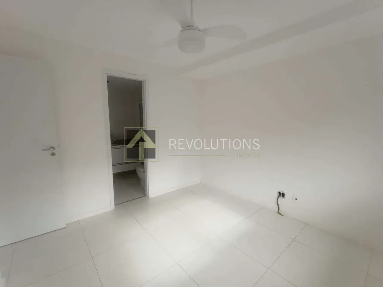 Apartamento sem mobília com 4 quartos e 5 banheiros — photo 19