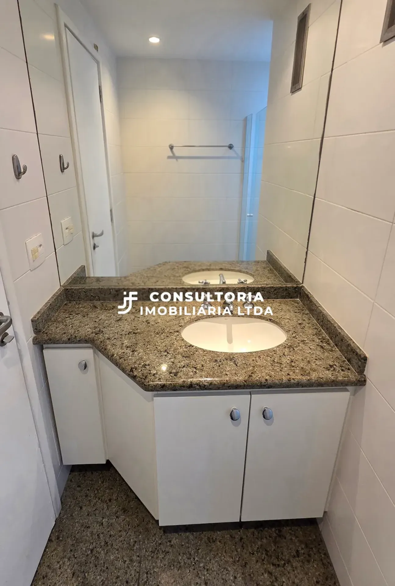 Квартира 99 м² з гардеробною та заскленим балконом — photo 23