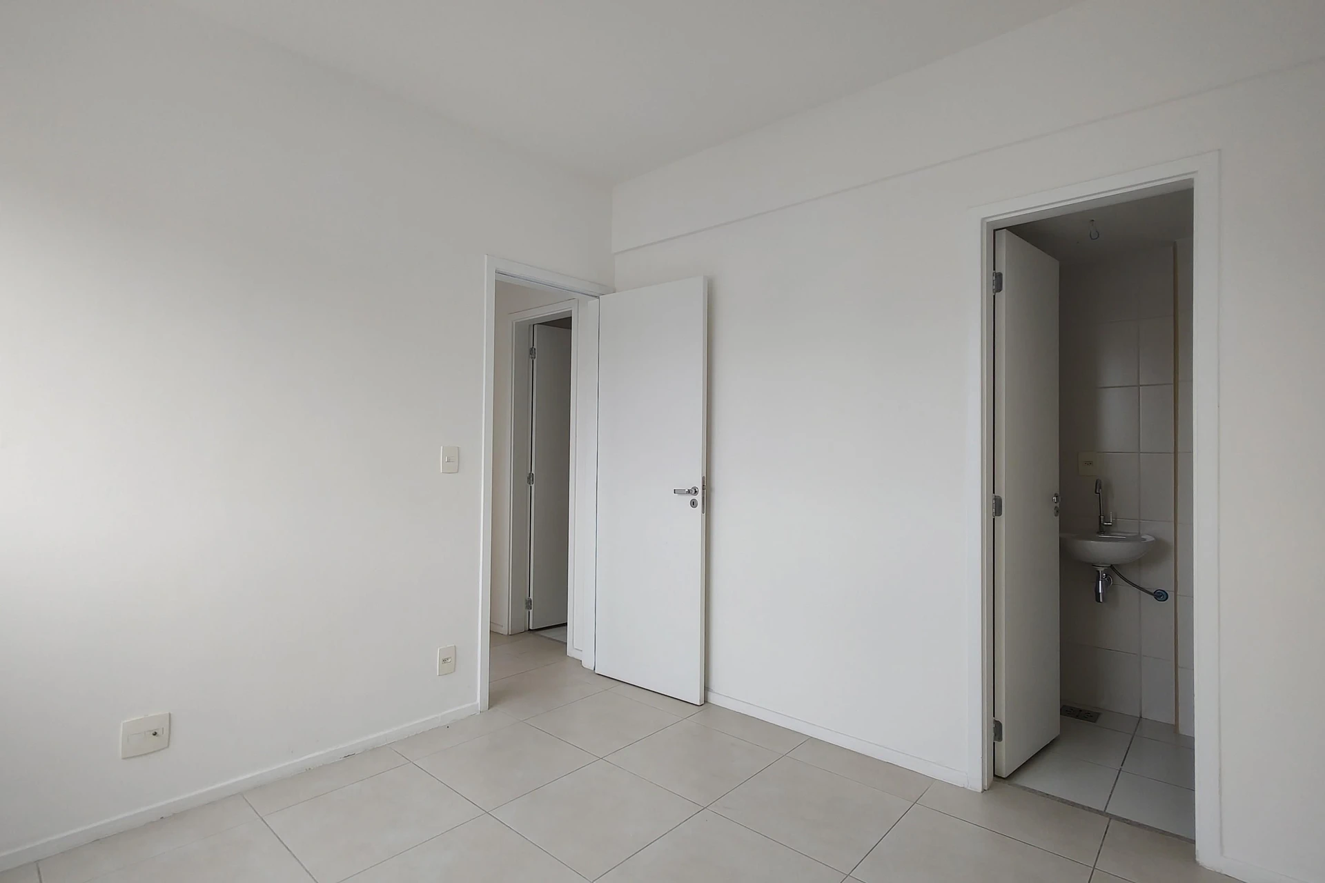 Apartment with 2 bedrooms, balcony and 1 parking space — photo 64