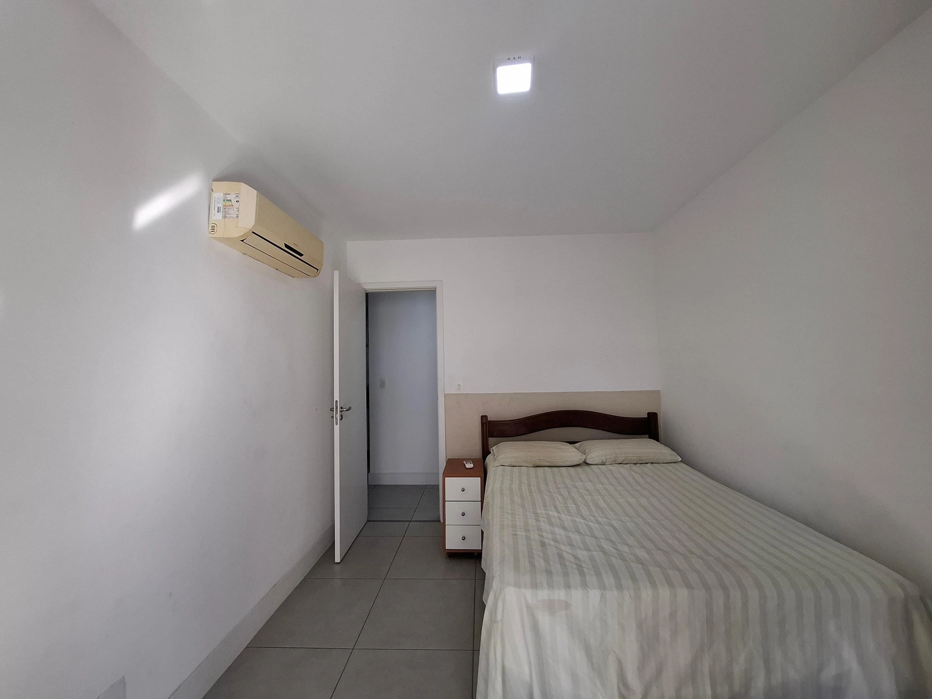Furnished apartment with home office and balcony — photo 10
