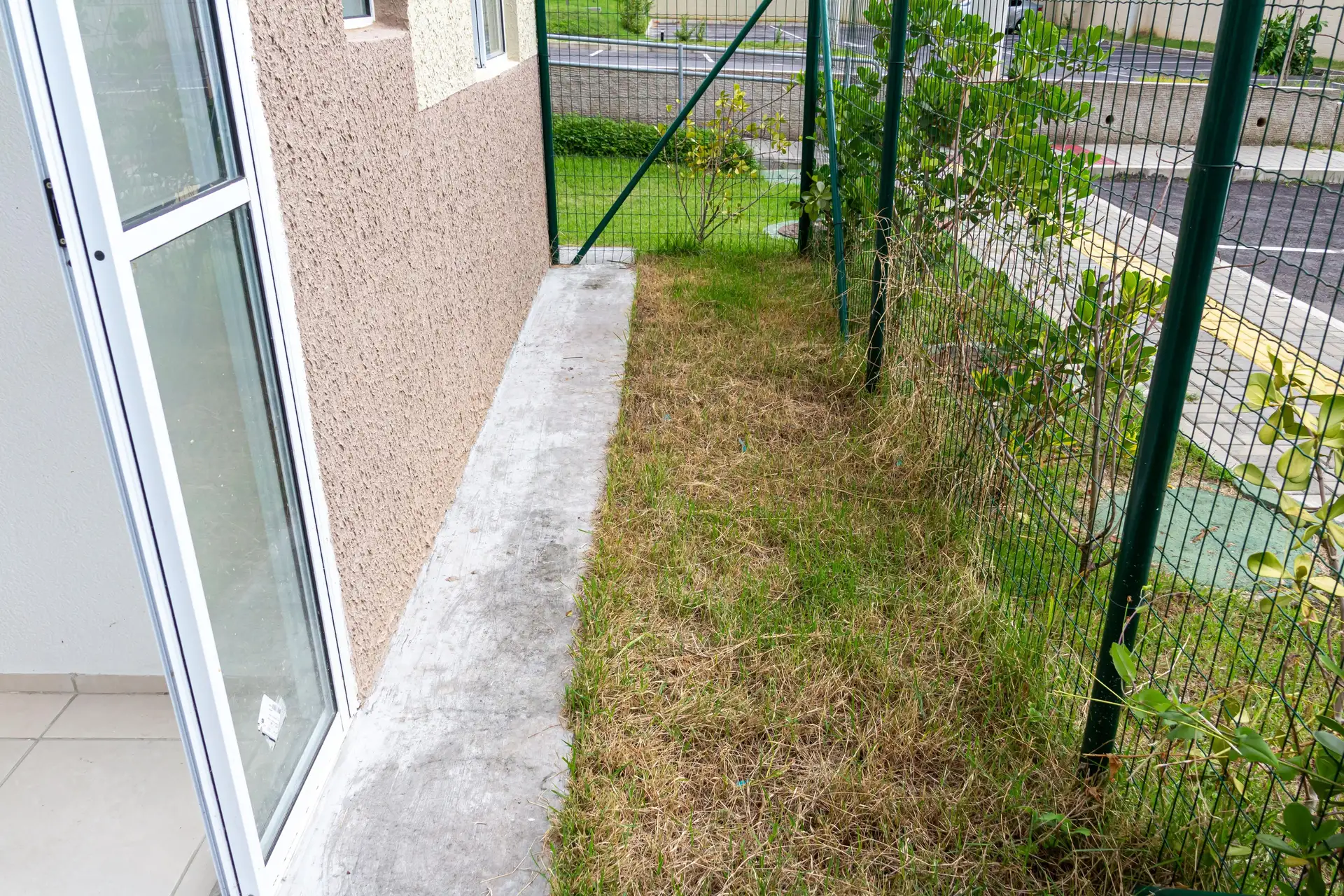 Apartamento de 2 habitaciones con balcón y jardín privado — photo 47