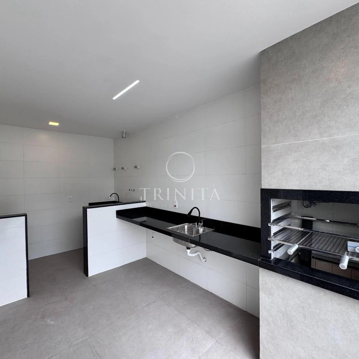 House, 210 m², with a grill on the balcony — photo 29