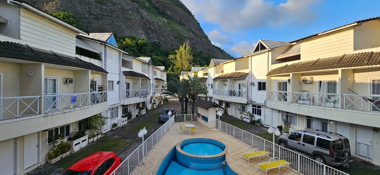 4-bedroom apartment with a mountain view — photo 13