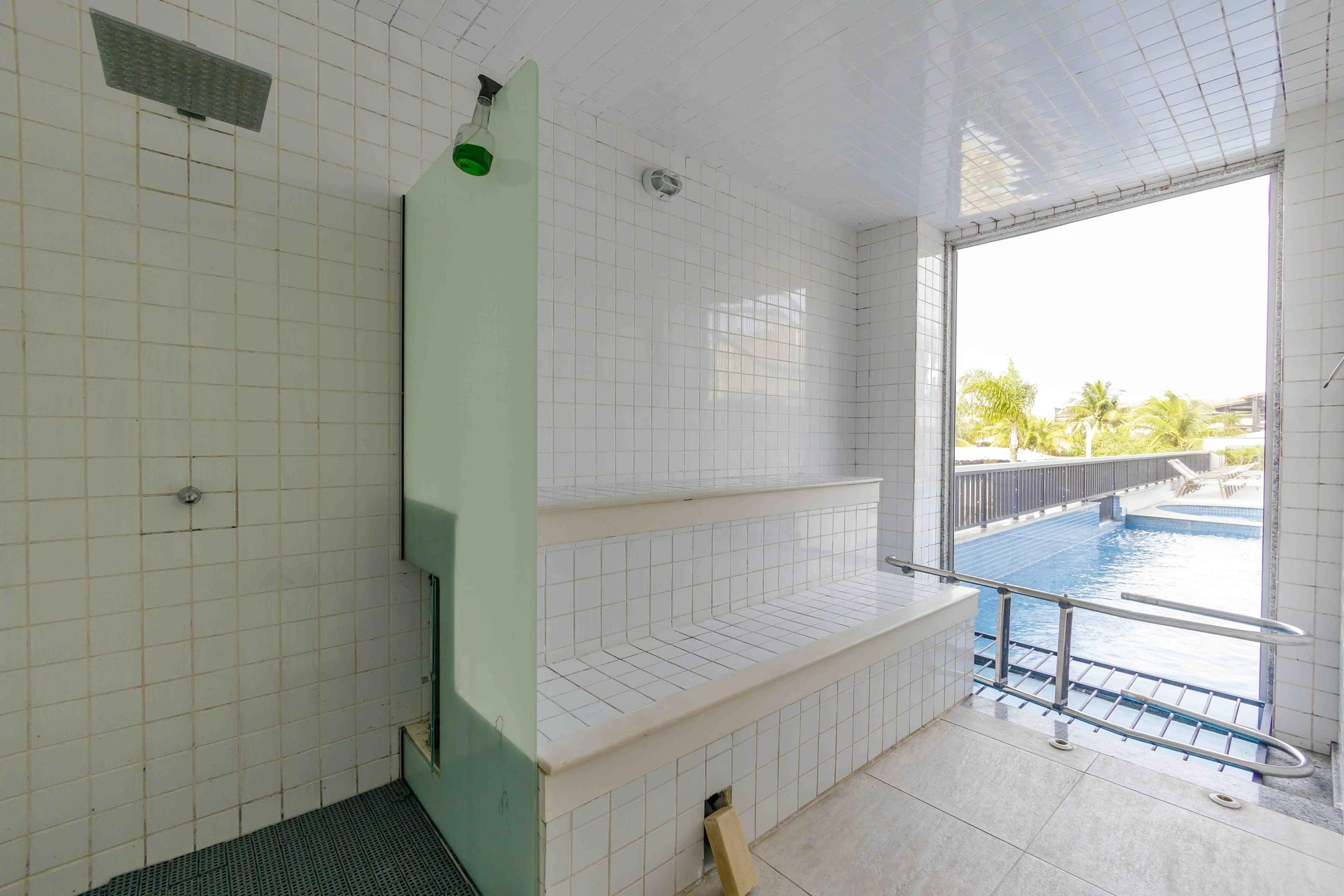 3-bedroom apartment with a grill on the balcony — photo 4