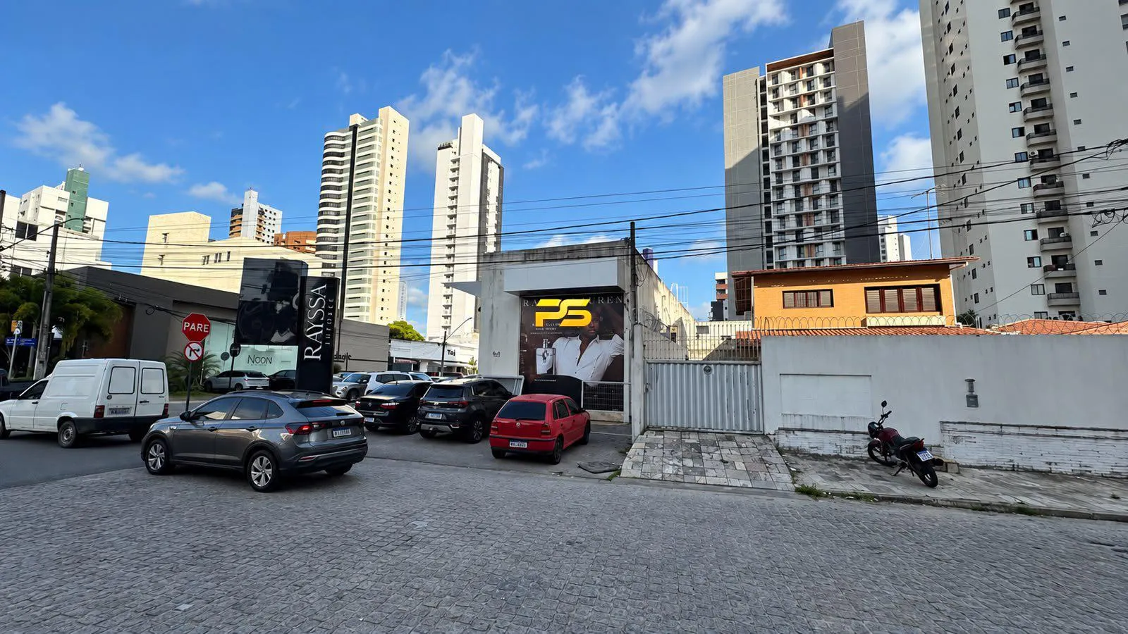 3-bedroom house, 270 m²