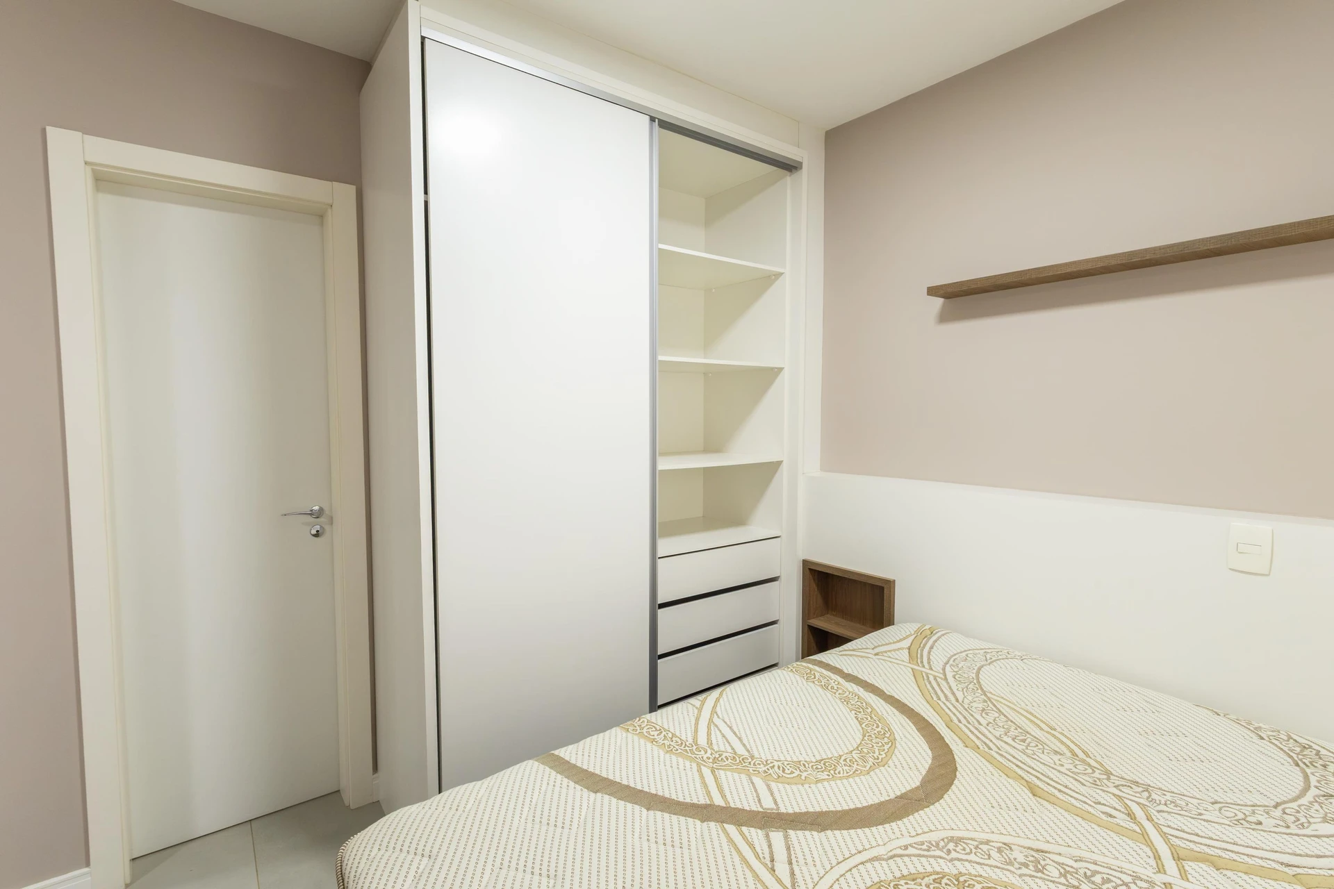 Floor-to-ceiling windows in a one-bedroom apartment, 27 m² — photo 18
