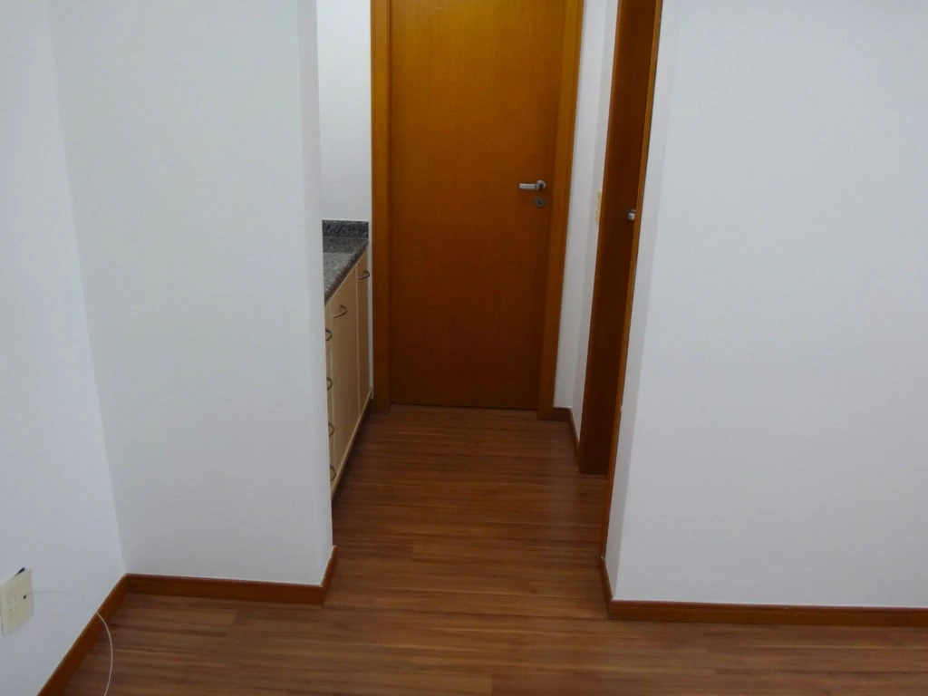 Furnished studio, 66 m², with wood or laminate floors — photo 17