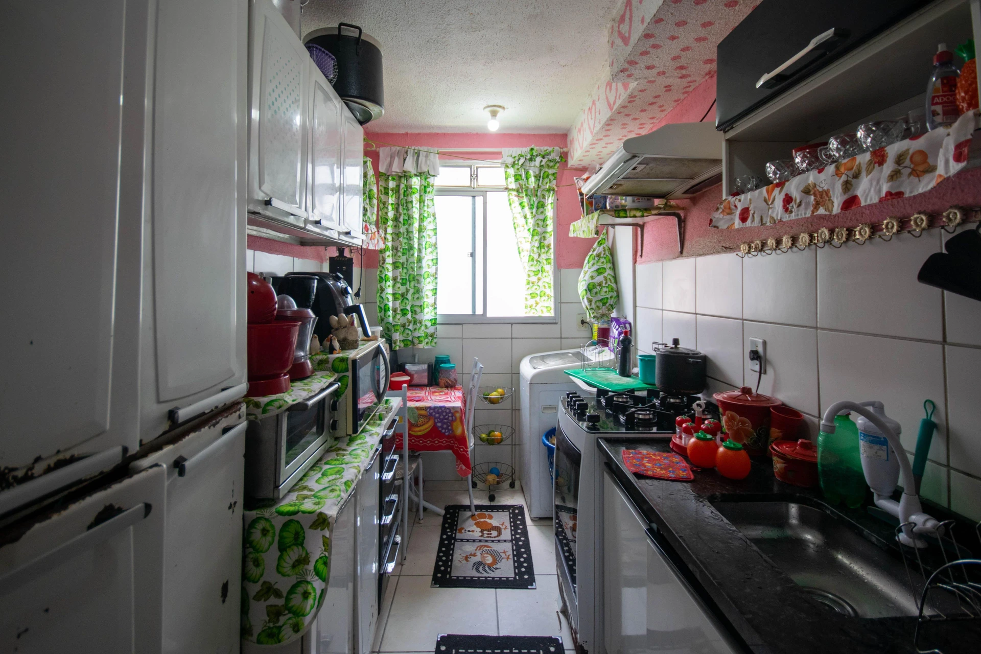 Furnished 2-bedroom apartment with 1 bathroom — photo 2