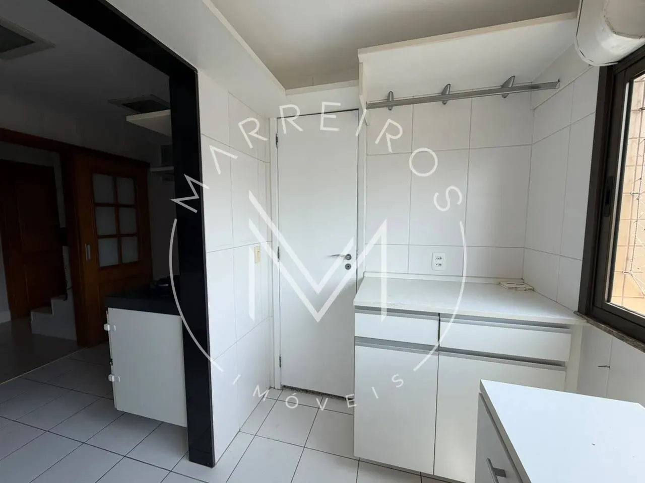 4-bedroom apartment in a building with a sauna — photo 18