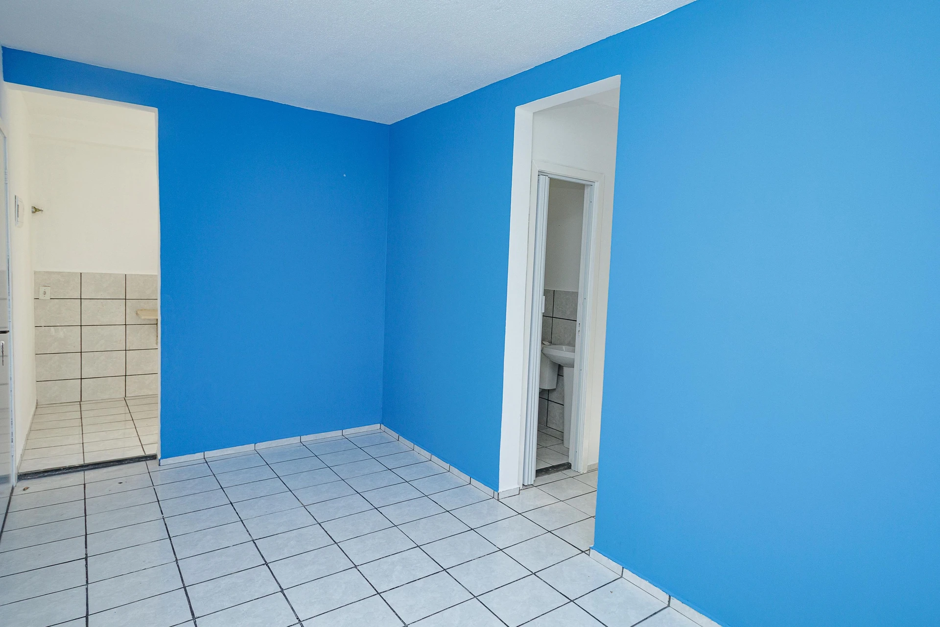 2-bedroom furnished apartment with 1 parking space — photo 33