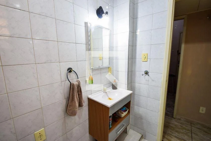 65 m² apartment with a washing machine and a bathtub — photo 25