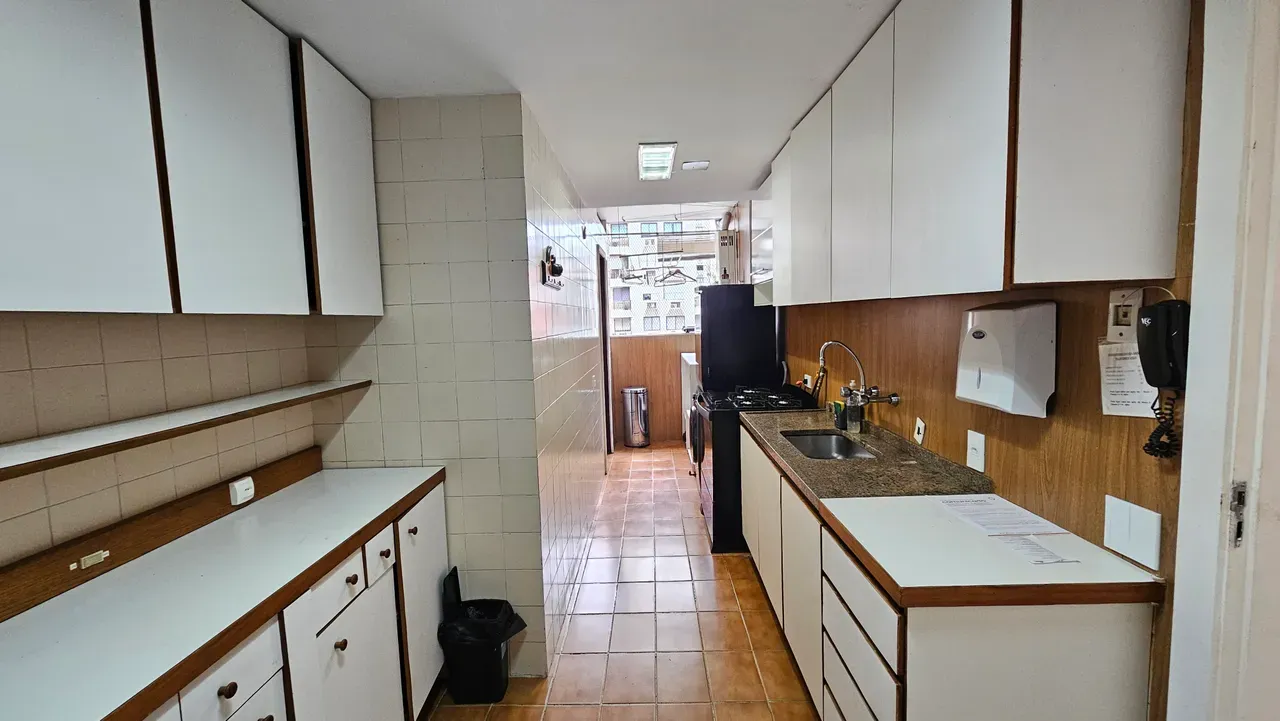 Apartment with 3 bedrooms and a balcony — photo 18