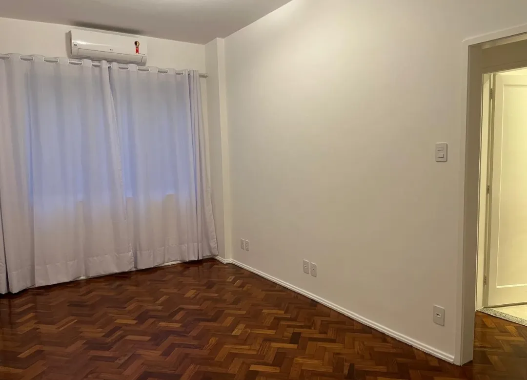 Wood or laminate floors in a one-bedroom apartment, 45 m² — photo 9