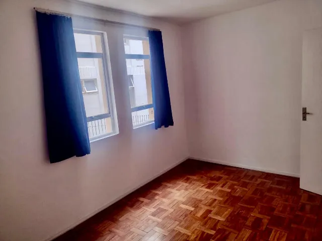 Apartamento com piso de madeira ou laminado, São Lourenço — photo 3