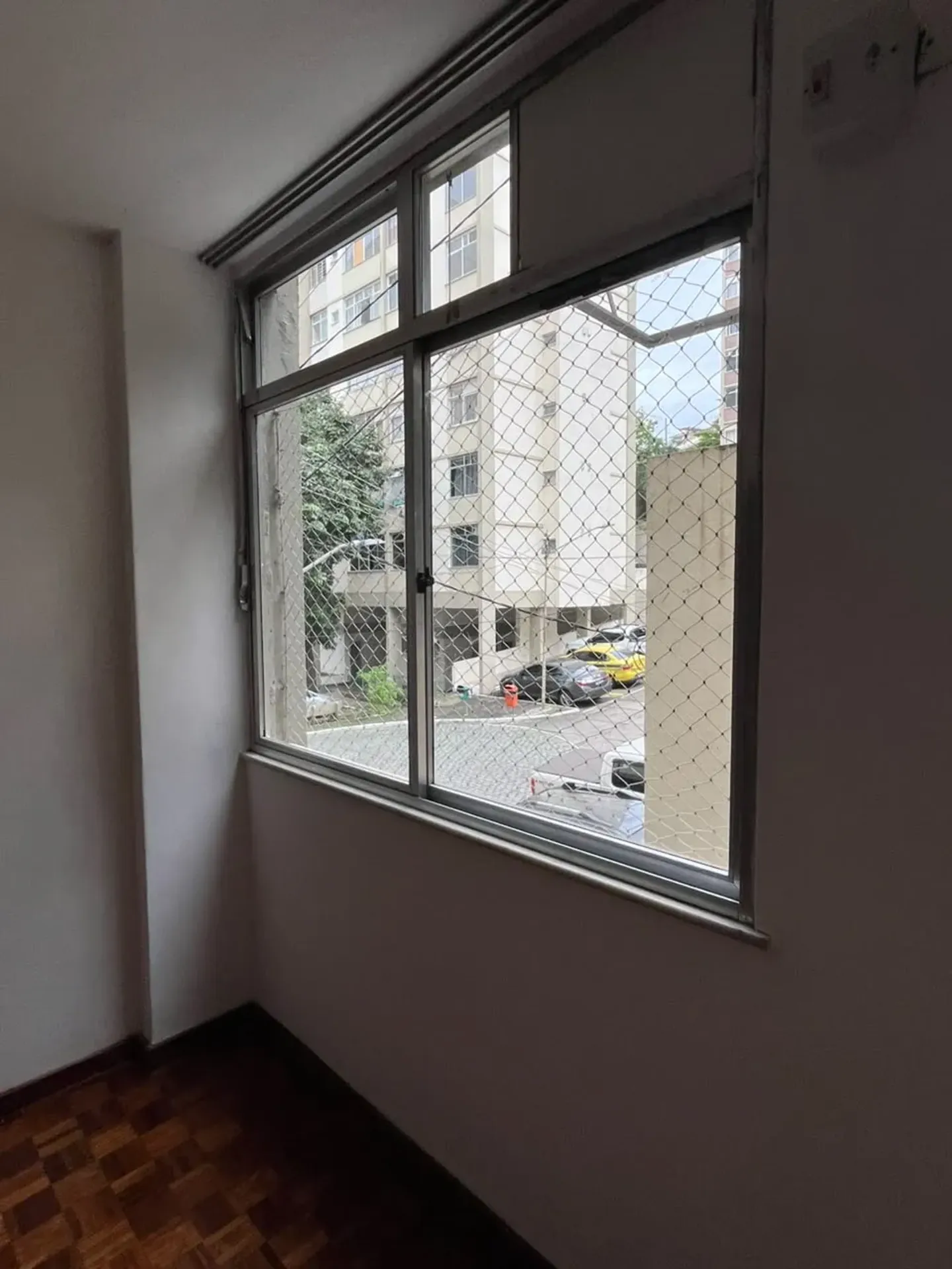 Apartment on the 1st floor with wood or laminate floors — photo 14
