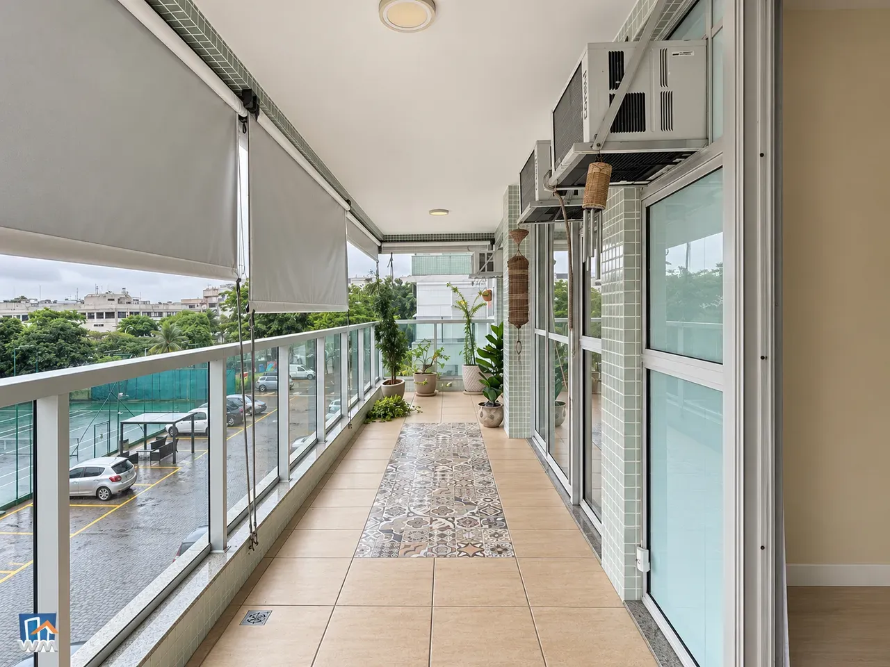 Glass-enclosed balcony in a 2-bedroom apartment, 88 m² — photo 3