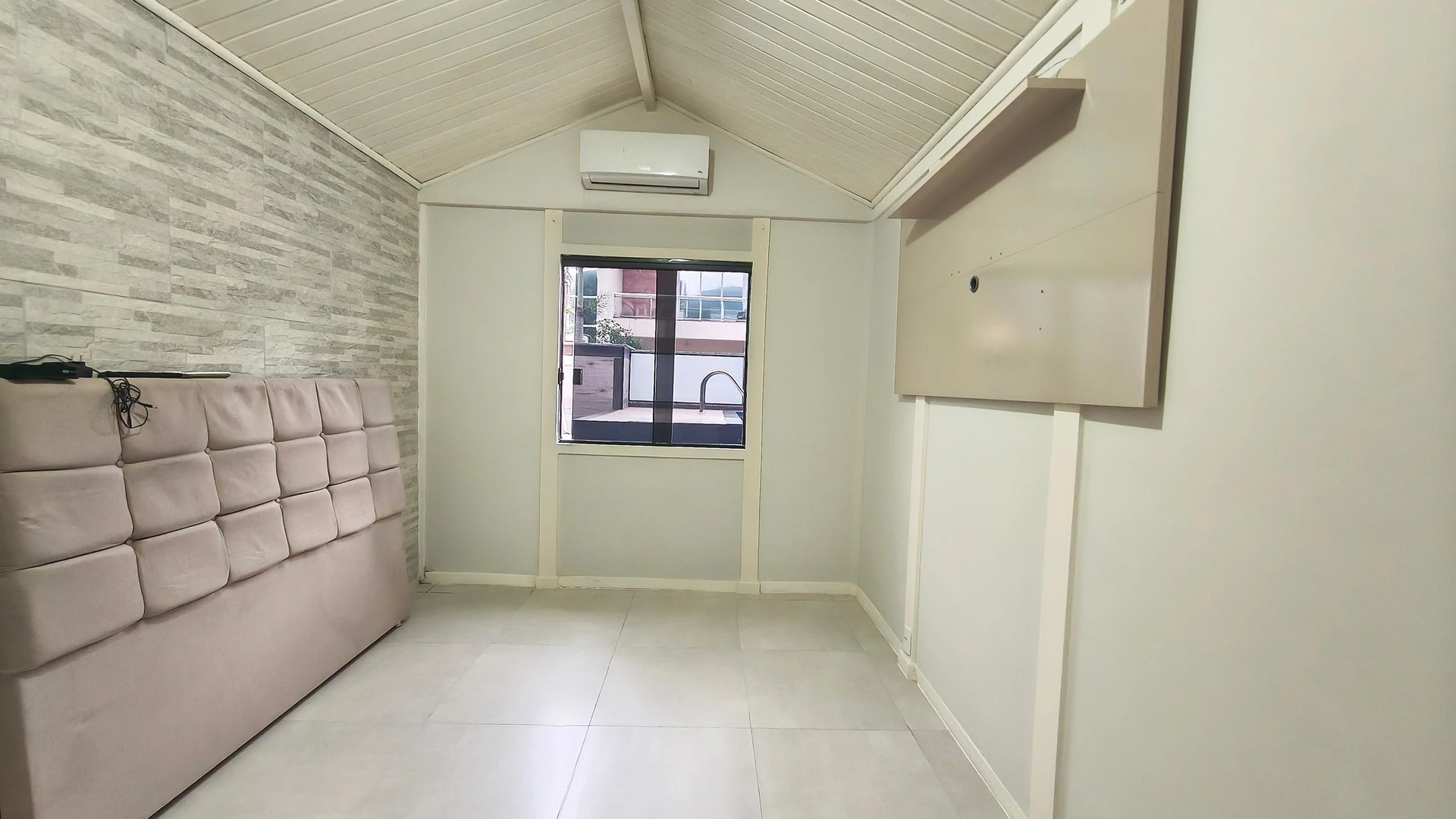 140 m² house with a grill on the balcony and a garden — photo 15