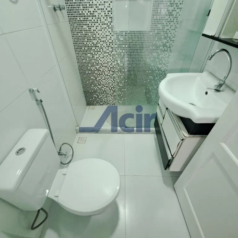 Wood or laminate floors in a one-bedroom apartment, 39 m² — photo 3