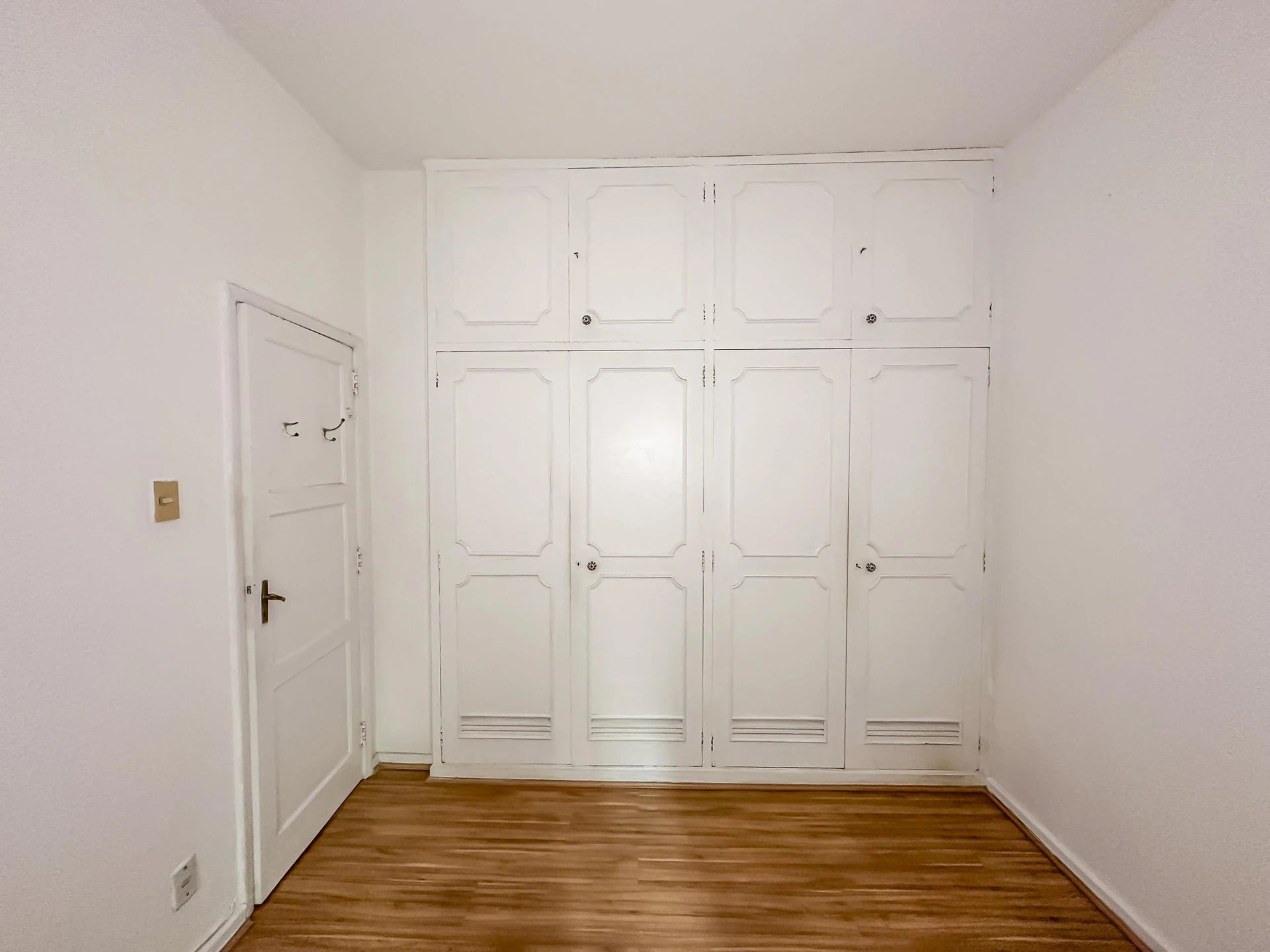 Дерев'яна підлога або ламінат та 2 спальні: квартира 83 м² — photo 41