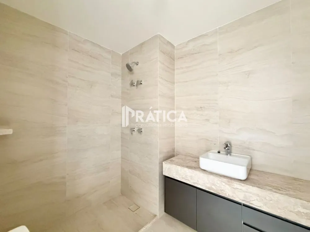 4-bedroom apartment in a building with an indoor pool — photo 24