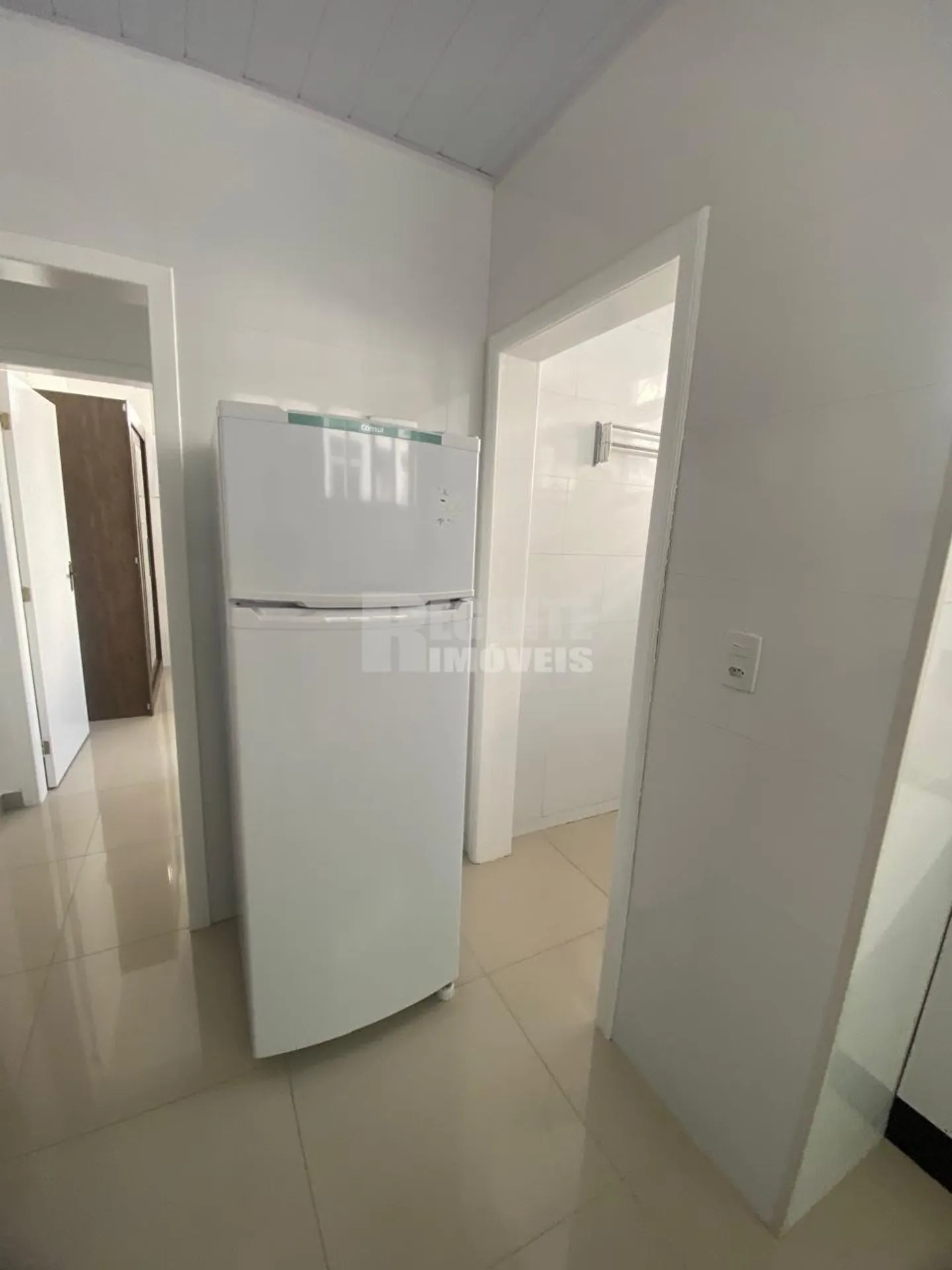 1-bedroom apartment with a gas cooktop kitchen — photo 4