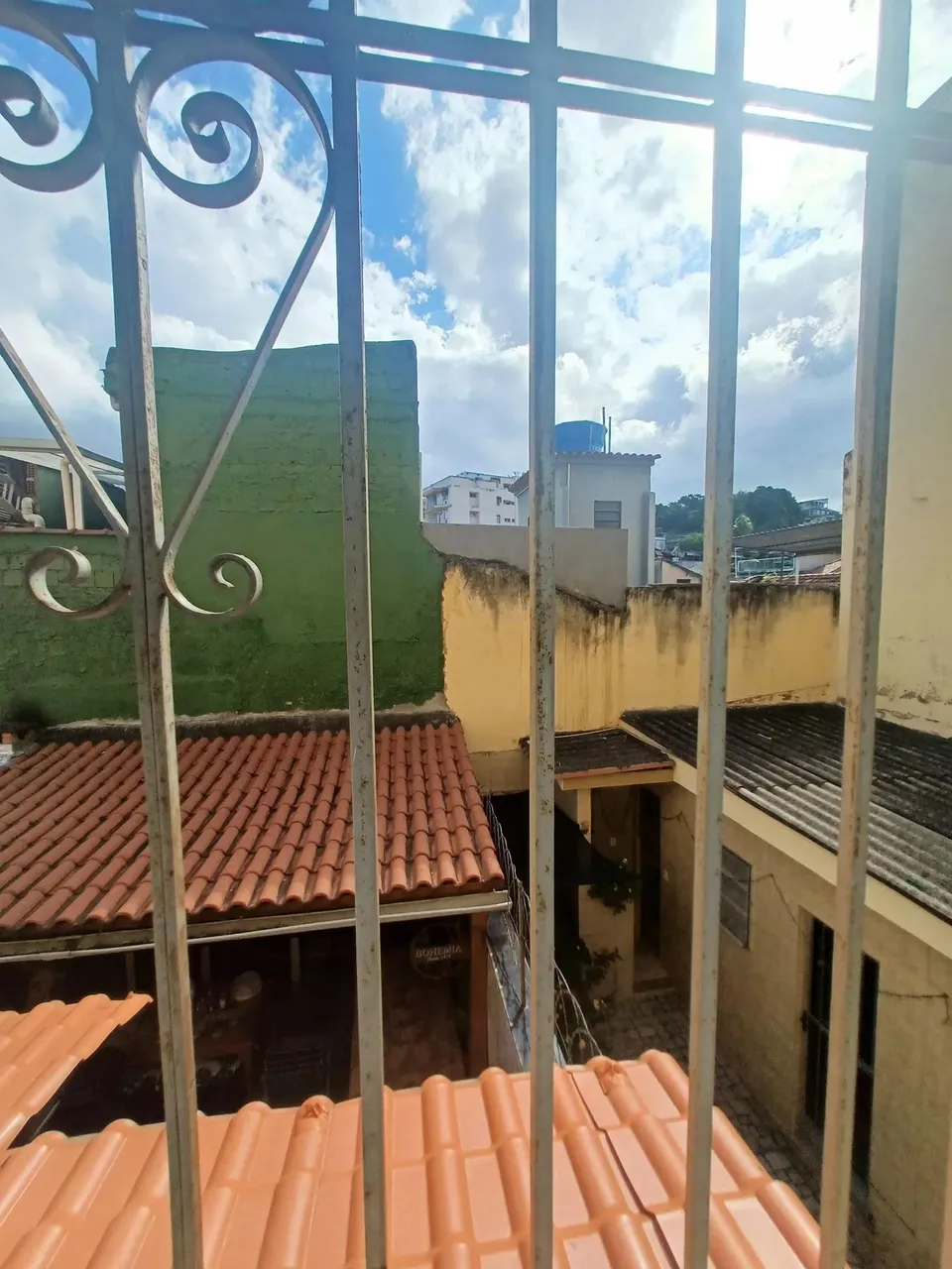 Apartamento sin amueblar de 2 habitaciones con suelo de madera — photo 14