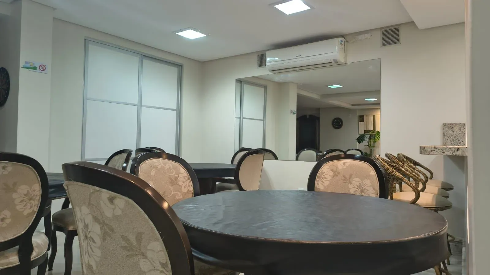 Apartment with balcony barbecue, 104 m² — photo 3