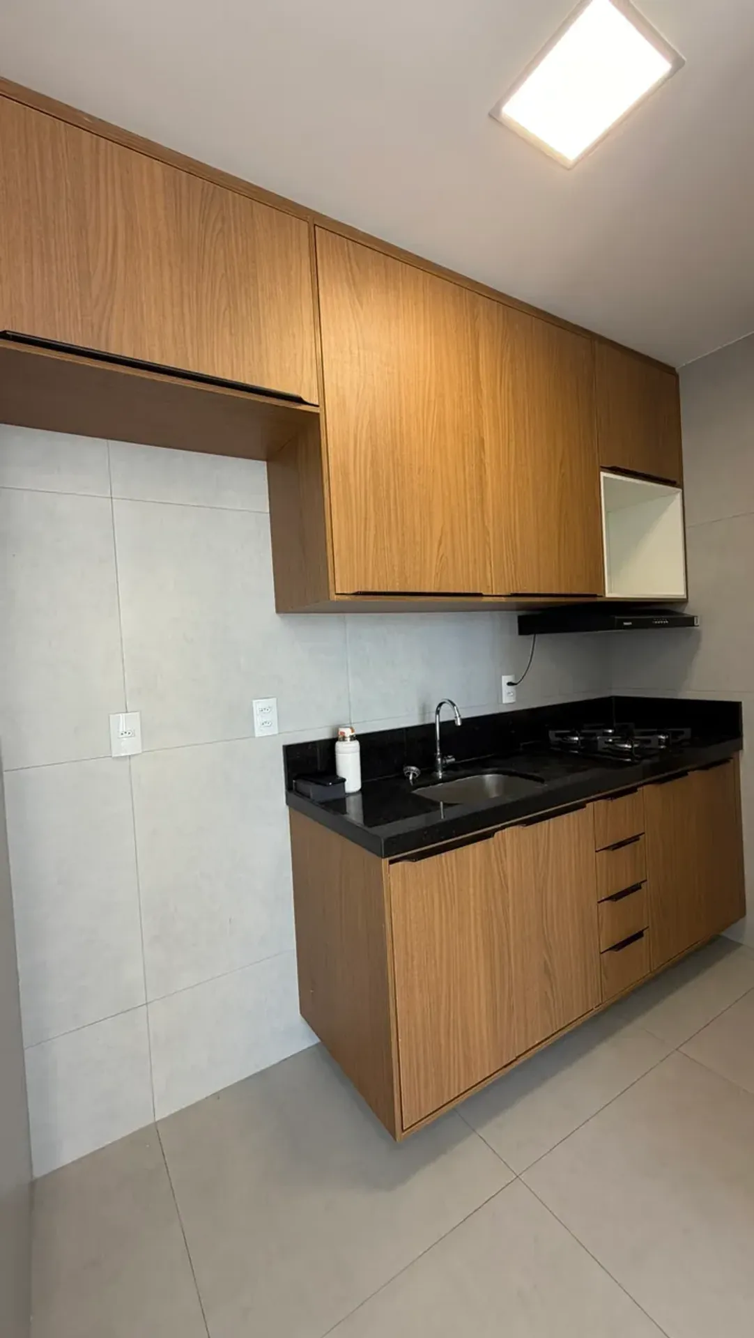 2-bedroom apartment in a building with a heated pool — photo 4