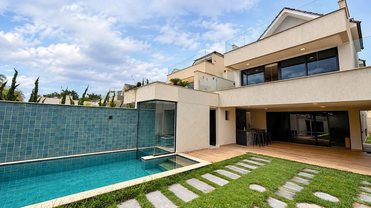 House, 360 m², with floor-to-ceiling windows — photo 17